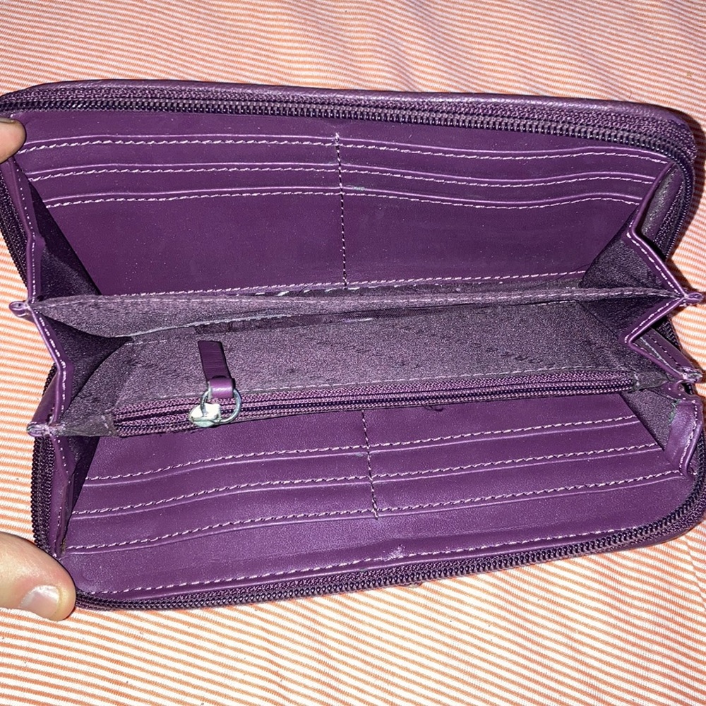 3/$15 NY&Co wallet - Picture 3 of 4